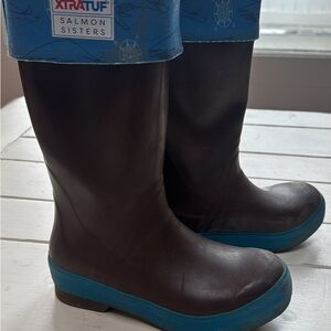 XTRATUF Women's Salmon Sisters Winter Boots - Black and Blue